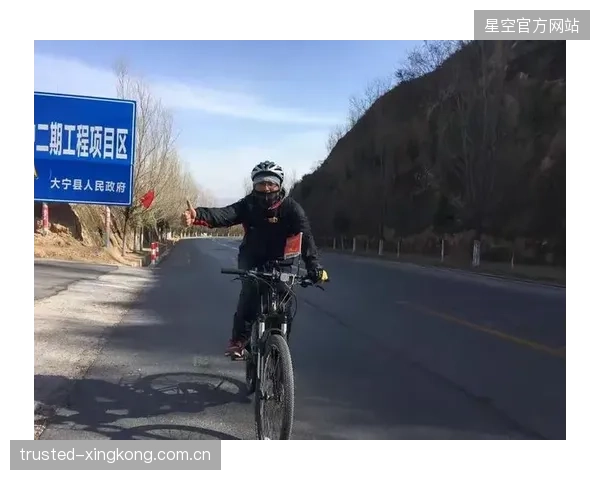山地赛场上的铁血精神：摔车连环中的坚持与荣耀